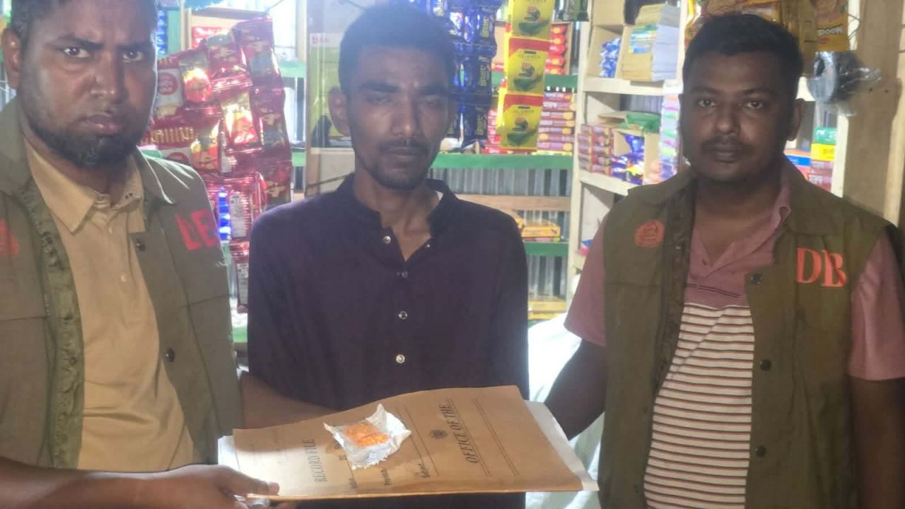 তেঁতুলিয়ায় ১০০ পিস ইয়াবাসহ মাদক ব্যবসায়ী গ্রেপ্তার 