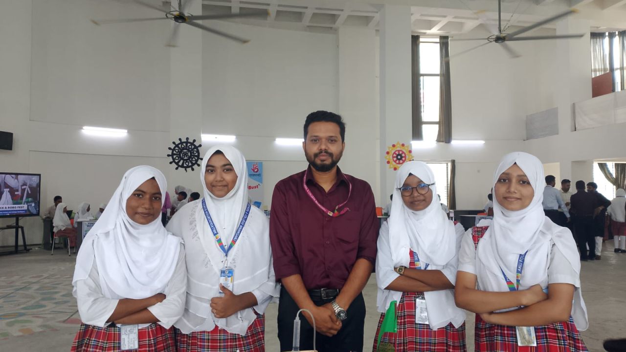 মানিকগঞ্জে কৃতি শিক্ষার্থীদের সংবর্ধনা, আকিজ ফাউন্ডেশন স্কুল এন্ড কলেজে জমকালো আয়োজন