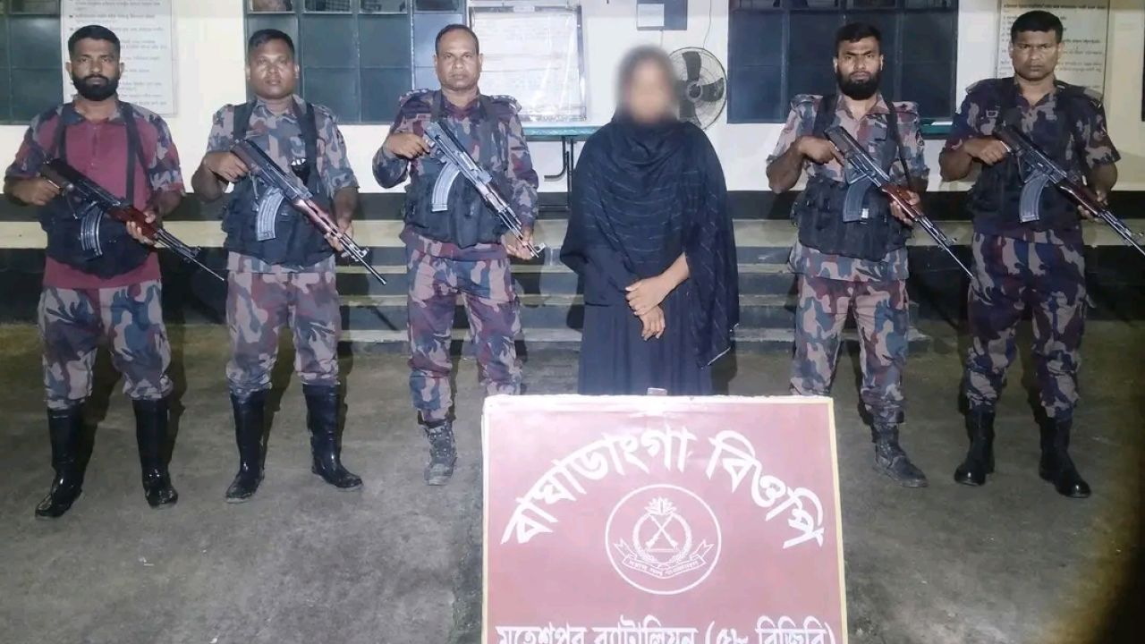 মহেশপুরে ৪৪ বোতল ভারতীয় মদ ও নারী আটক।