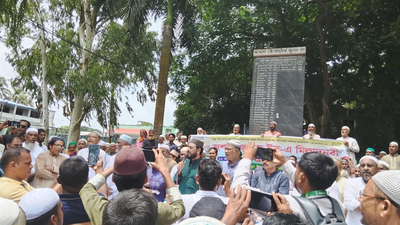 ​ঈদে মিলাদুন্নবী সা. উপলক্ষে মানিকগঞ্জে গড়পাড়া ইমামবাড়ীর বিশাল র&zwj;্যালি