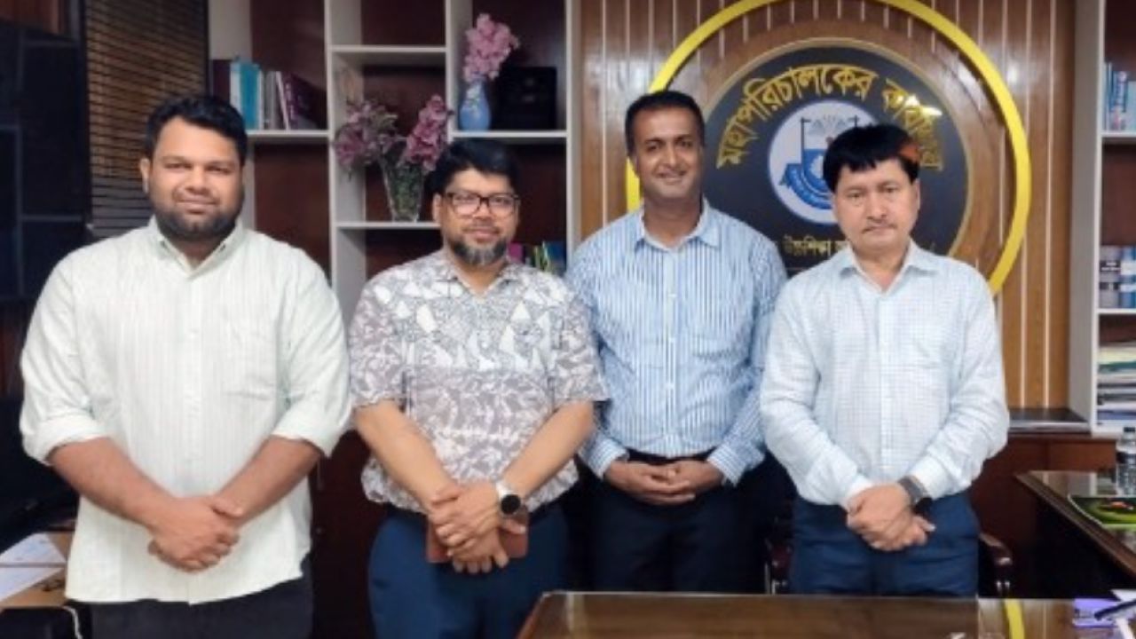 মাউশি মহাপরিচালকের সাথে ইতনা স্কুল ও কলেজের নবনির্বাচিত সভাপতির সৌজন্য সাক্ষাৎ