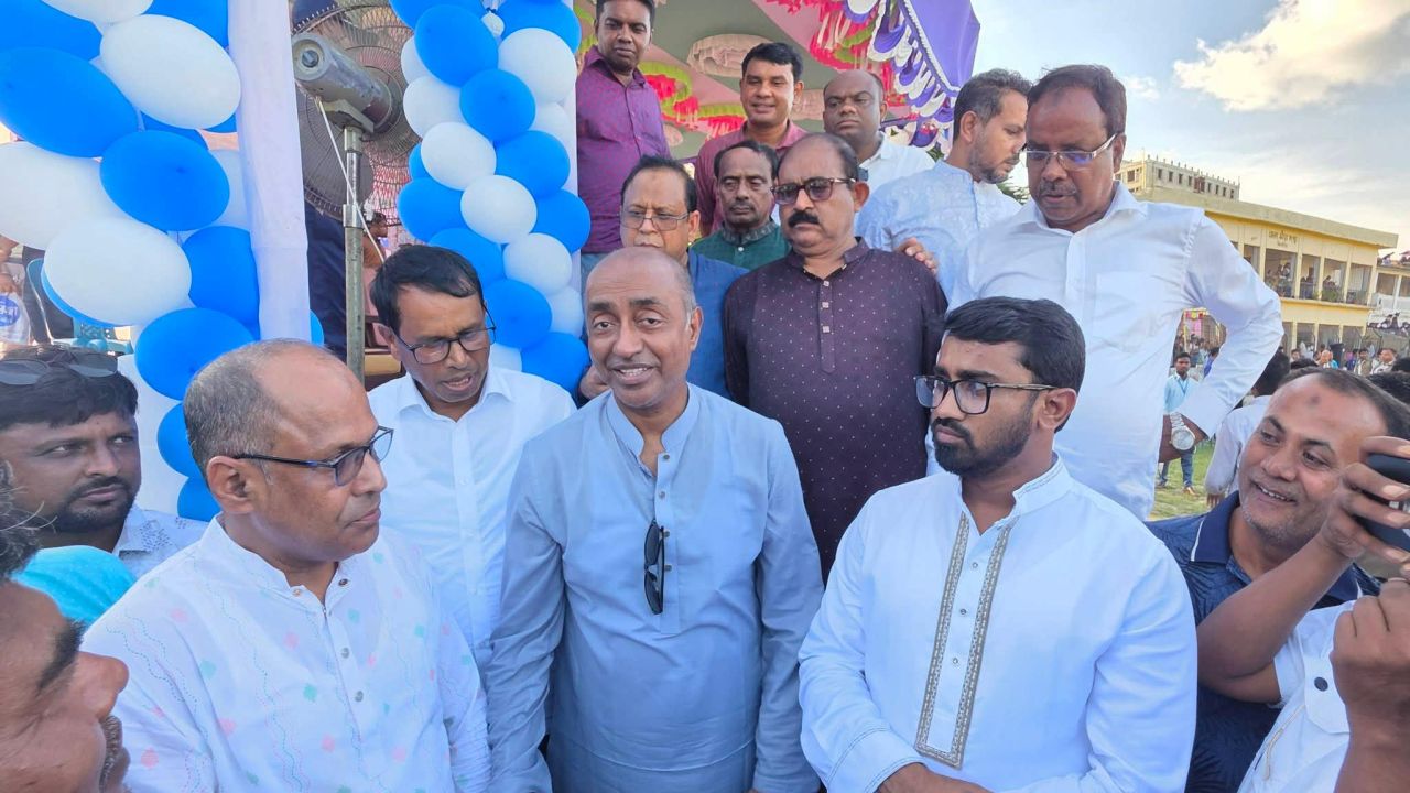 মাননীয় আইন মন্ত্রী আসাদুজ্জামান এর সঙ্গে সূর্য সাক্ষাৎ করেন যিনি দা কালীগঞ্জে উপজেলা বিএনপি সাংগঠন।
