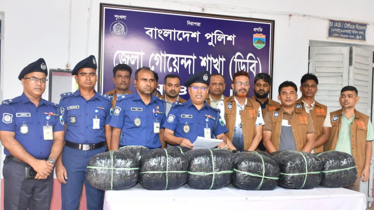 নওগাঁয় ৪২ কেজি ৫০০ গ্রাম গাজা সহ আটক-১