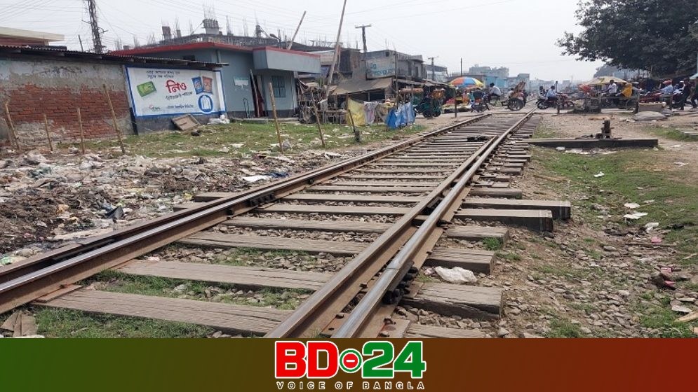 তীব্র ইঞ্জিন সংকটে রেল যোগাযোগ ব্যবস্থা ভেঙে পড়ার উপক্রম