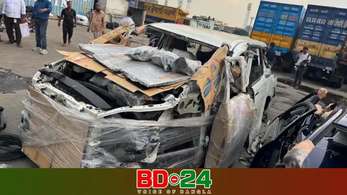 চট্টগ্রাম বন্দরে মোটর পার্টসের চালানে মিলল ১৯ ইঞ্জিন ও ২ গাড়ি