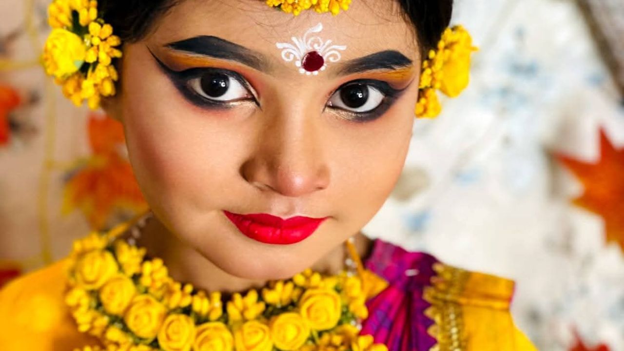 নজরকাড়া সাফল্যে জেলা সেরা ঐশী দত্ত নজরুল সংগীতভিত্তিক নৃত্যে কোটচাঁদপুরের এই কিশোরী এবার খুলনা বিভাগ জয়ের লড়াইয়ে