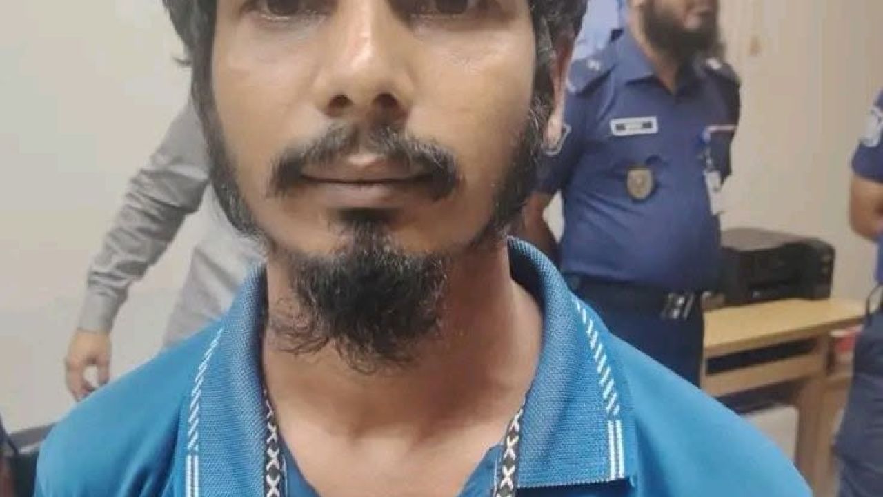 বীরশ্রেষ্ঠ হামিদুর রহমানের অসম্পূর্ণ ভাস্কর্যে জুতার  মালা ঝুলানোর দায়ে একজন গ্রেফতার