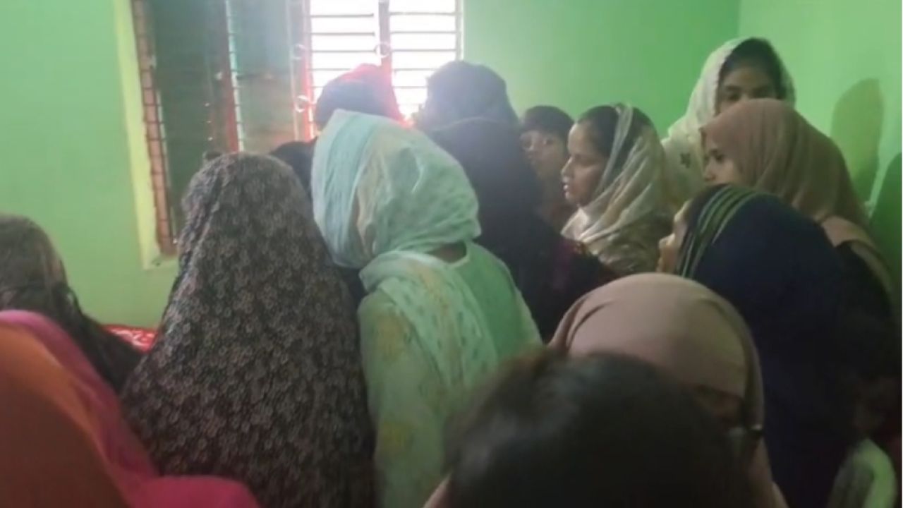 নড়াইলে গলায় ফাঁস দিয়ে কলেজ ছাত্রীর আত্মহত্যা