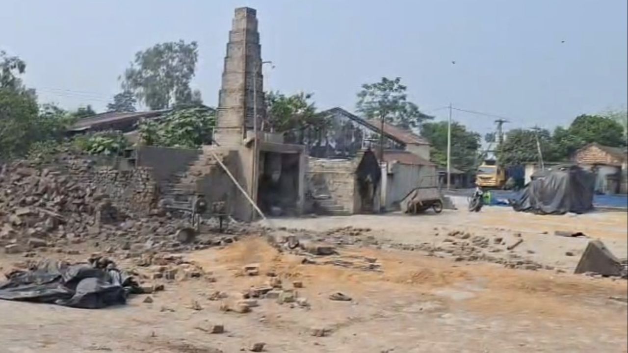 নওগাঁয় হাজী ইসারত আলী ধান চাতালের বয়লার ড্রাম বিস্ফোরণে নিহত ১, আহত ৪ জন