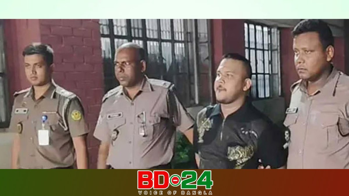 এসআই প্রবীরের সহায়তায় প্রিজন ভ্যান থেকে পালায় পিচ্চি রাজা